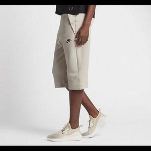 Nike Sportswear women’s Tech fleece pants Small